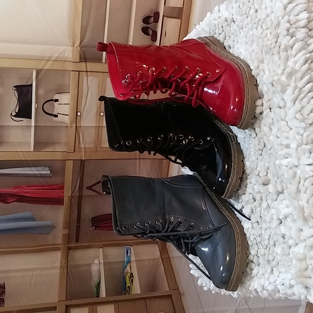 Women CA Collection by Carrini Boots. Size 9. 3 colors available
